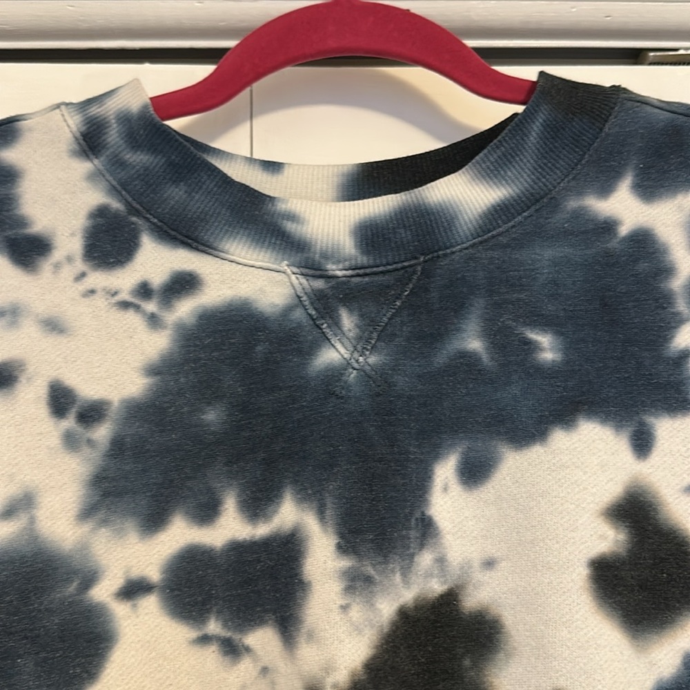 Colsie Navy and White Tie-Dye Crop sweatshirt